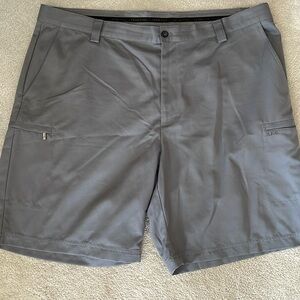 Men’s Izod golf shorts. New condition.